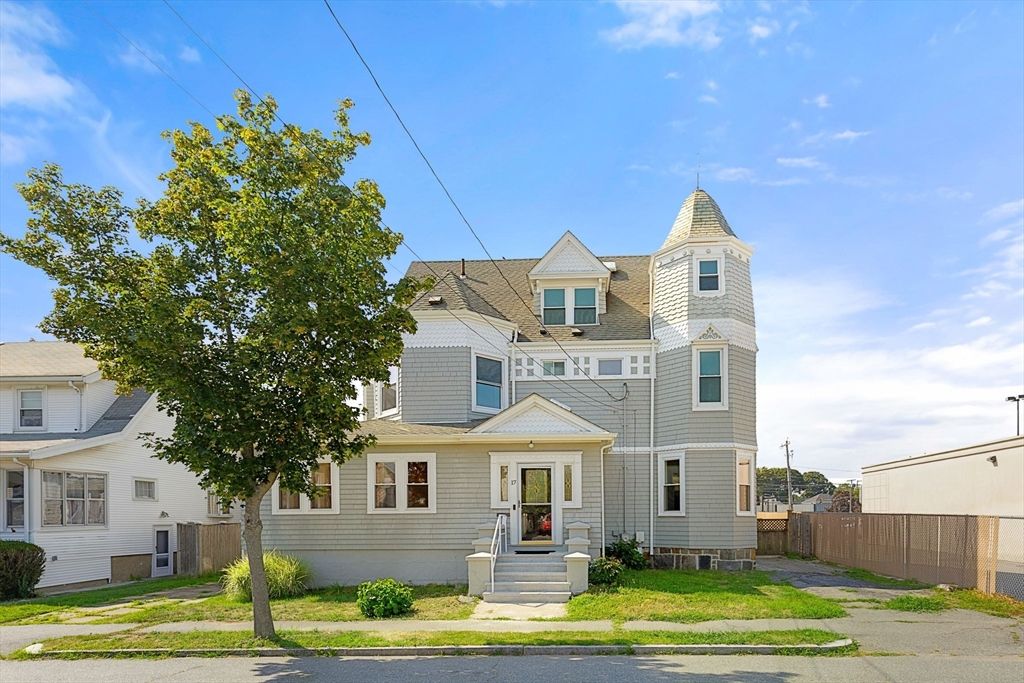 Exterior, Facade, Queen Anne Victorian