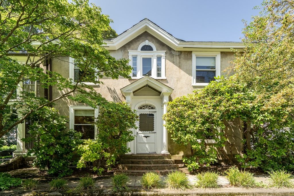 Exterior, Facade, Queen Anne Victorian
