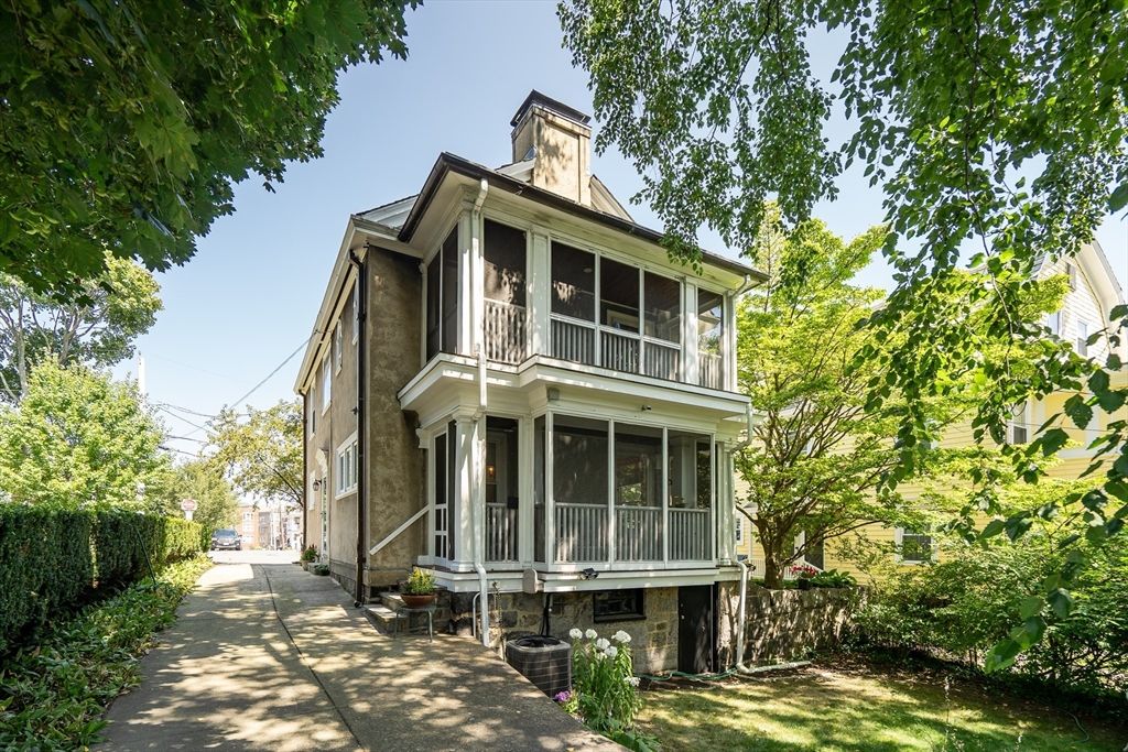 Exterior, Facade, Queen Anne Victorian