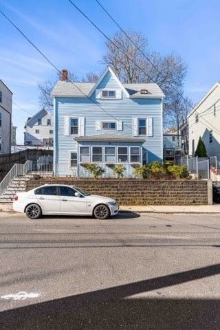 Exterior, Facade, Queen Anne Victorian