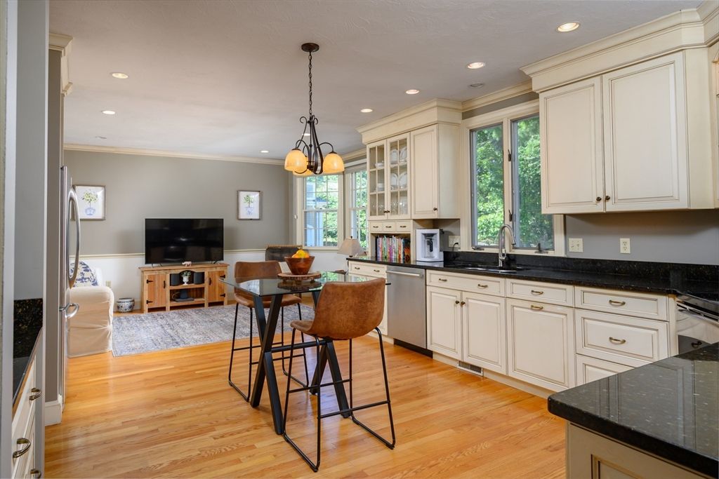 Dining room, Interior, Kitchen, Living room, Pendant Lights, Recessed Lighting, Wood Texture Flooring
