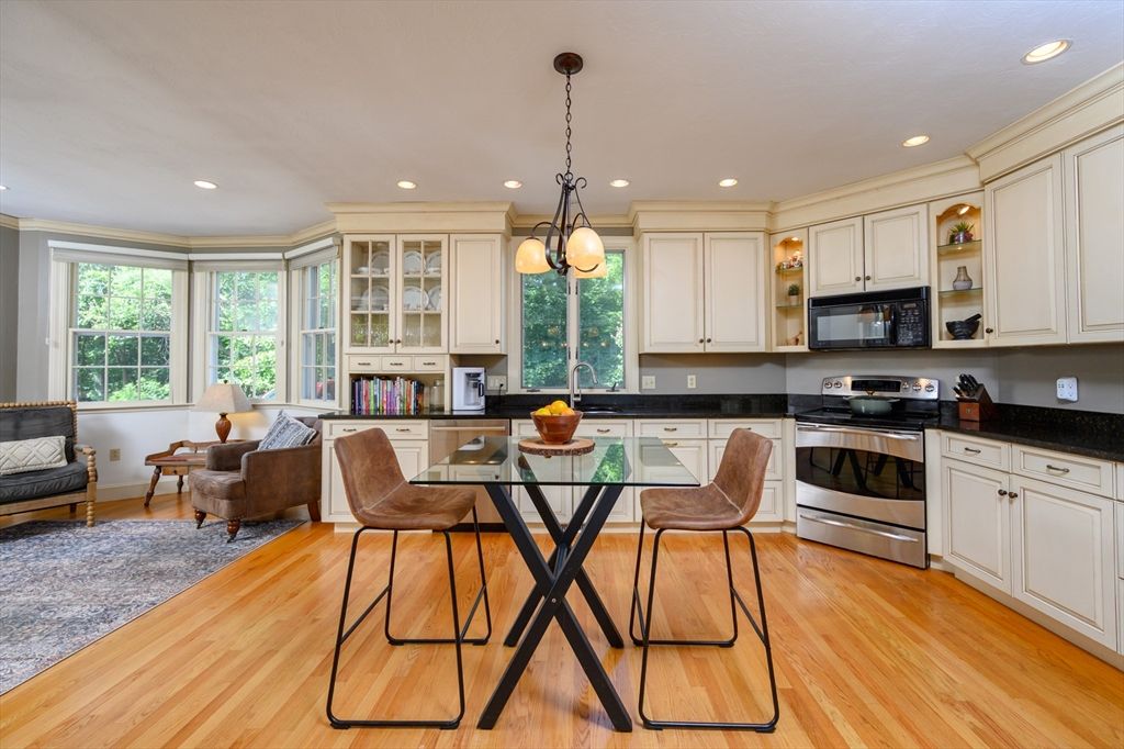 Dining room, Interior, Kitchen, Living room, Pendant Lights, Recessed Lighting, Stainless Steel Appliances, Wood Texture Flooring
