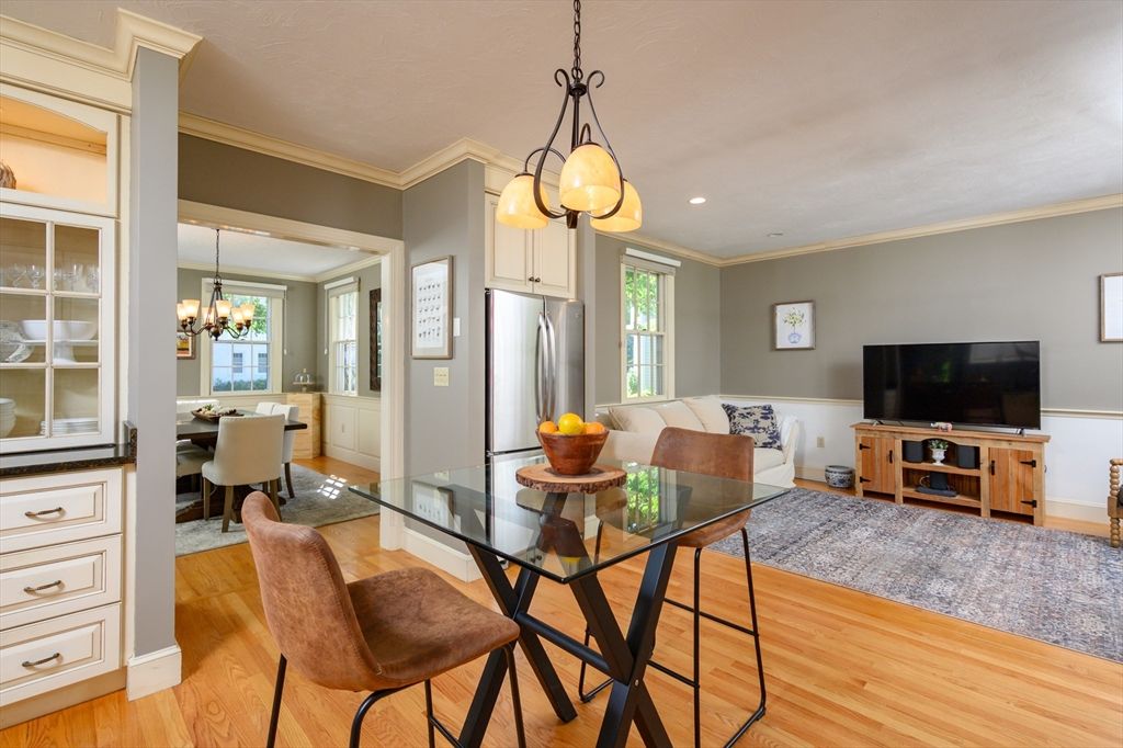 Chandelier, Dining room, Interior, Living room, Pendant Lights, Recessed Lighting, Wood Texture Flooring