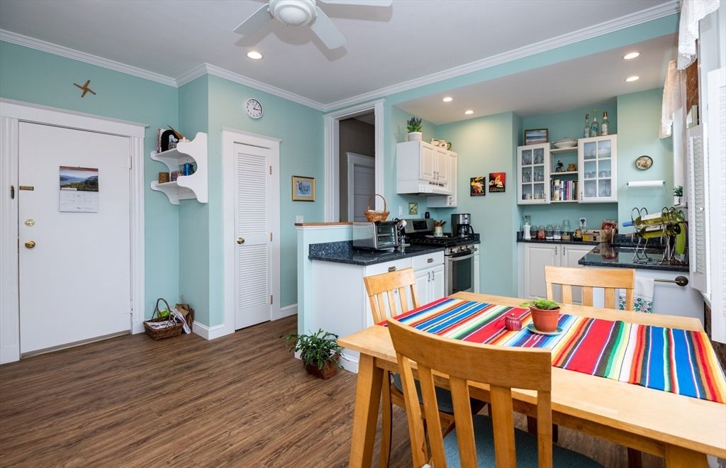 Dining room, Interior, Kitchen, Recessed Lighting, Wood Texture Flooring