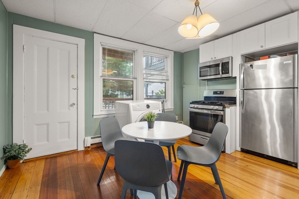 Dining room, Interior, Kitchen, Stainless Steel Appliances, Wood Texture Flooring