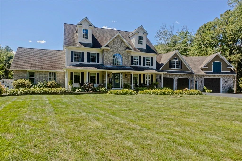 Backyard, Exterior, Facade, Farmhouse