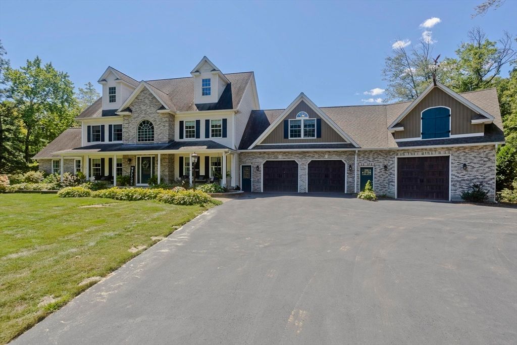Attached, Exterior, Facade, Farmhouse