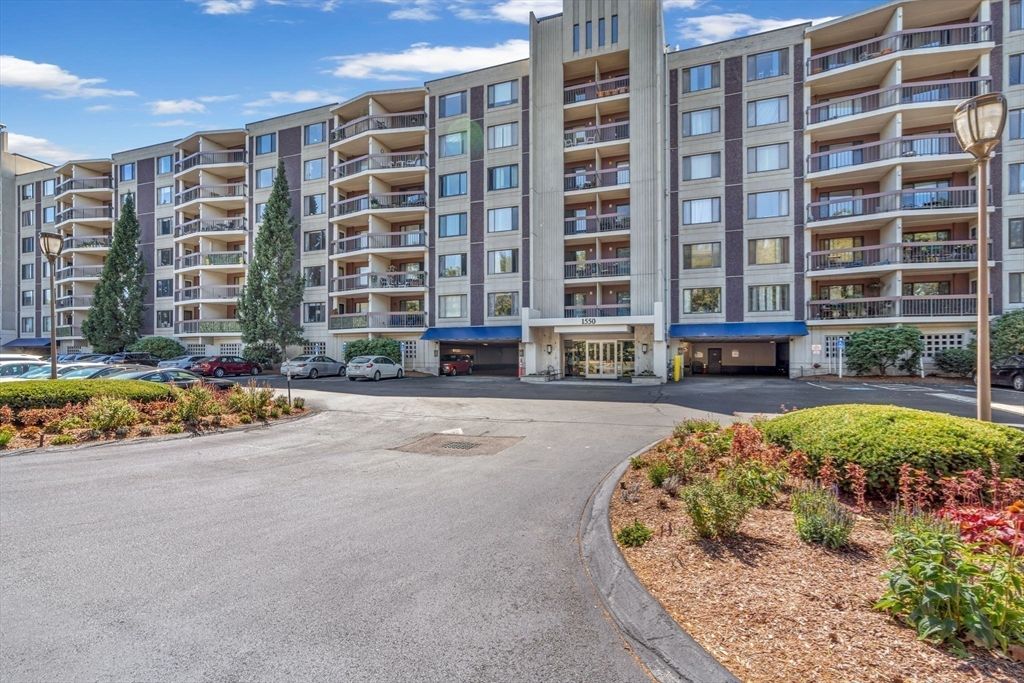 Exterior, Facade, Condo Building