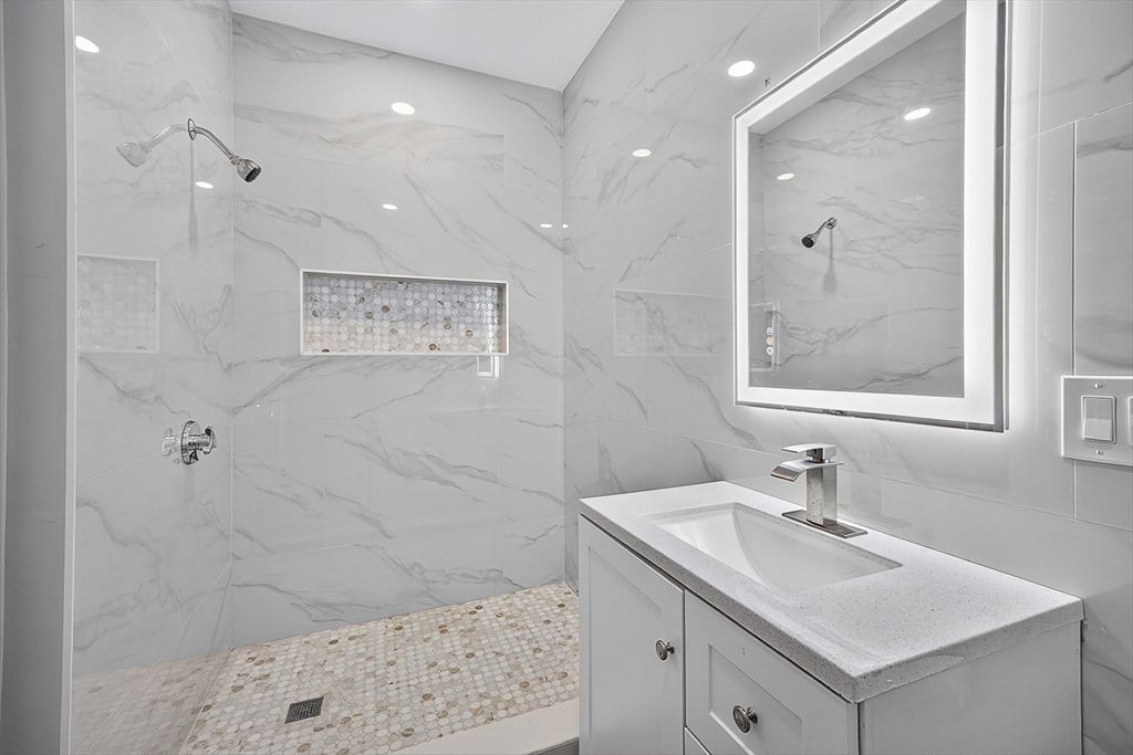 Bathroom, Interior, Marble Walls, Recessed Lighting