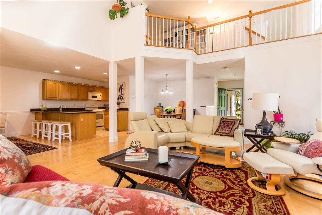 Dining room, Interior, Kitchen, Living room, Pendant Lights, Recessed Lighting, Wood Texture Flooring