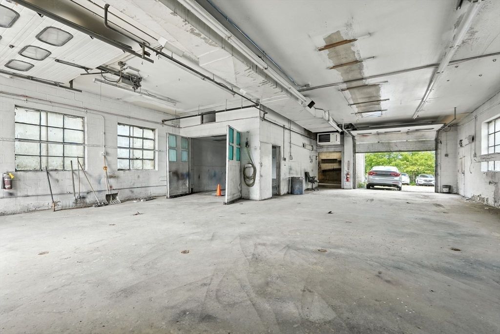 Garage, Interior
