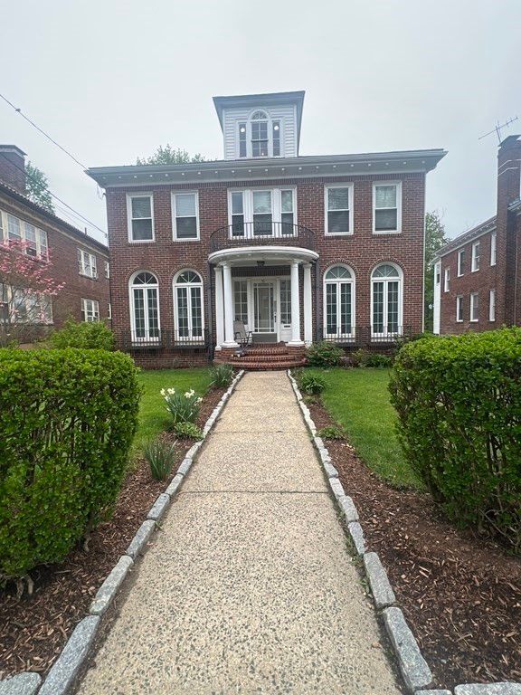 Exterior, Facade, Brick Facade, Georgian
