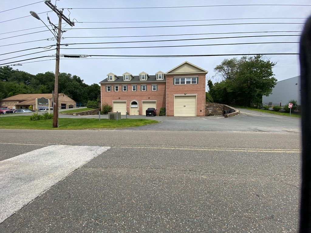 Attached, Exterior, Facade, Brick Facade, None
