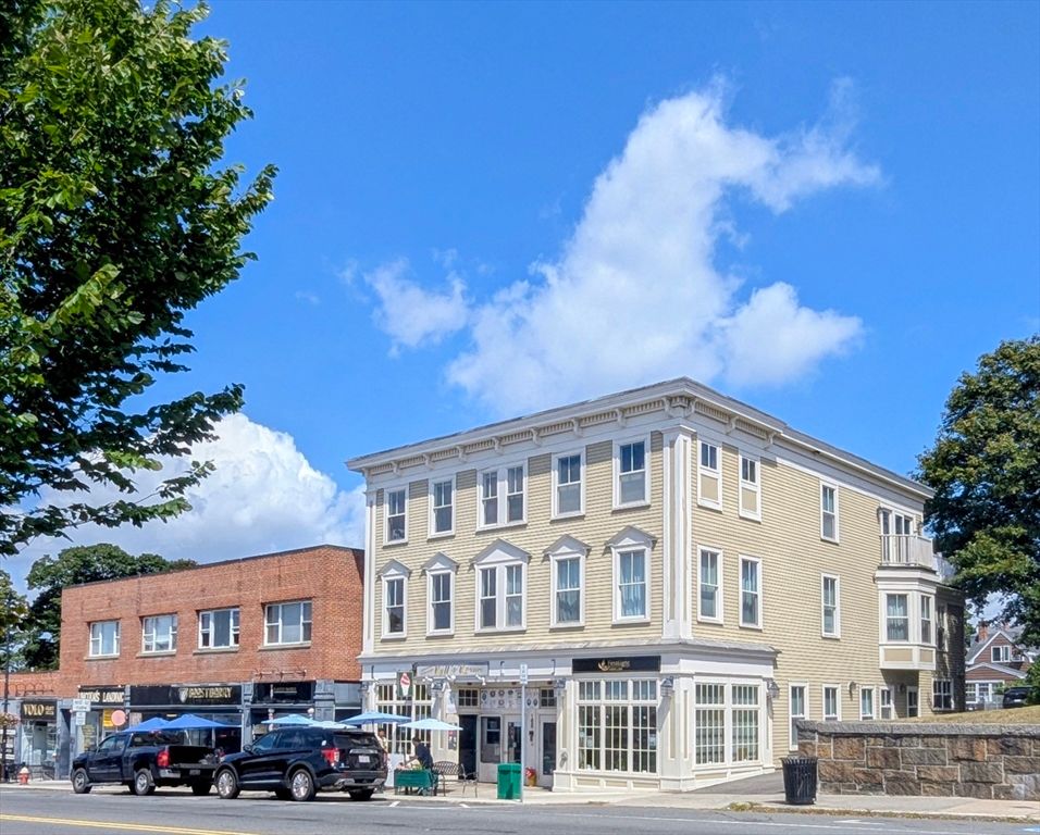 Exterior, Facade, Rowhouse