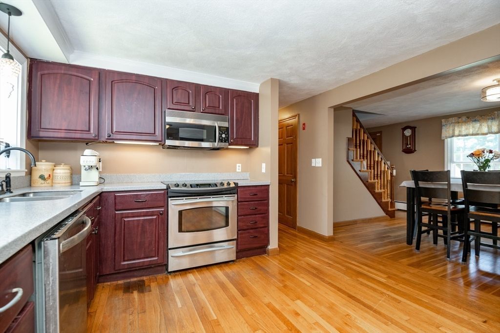 Dining room, Interior, Kitchen, Stainless Steel Appliances, Wood Texture Flooring