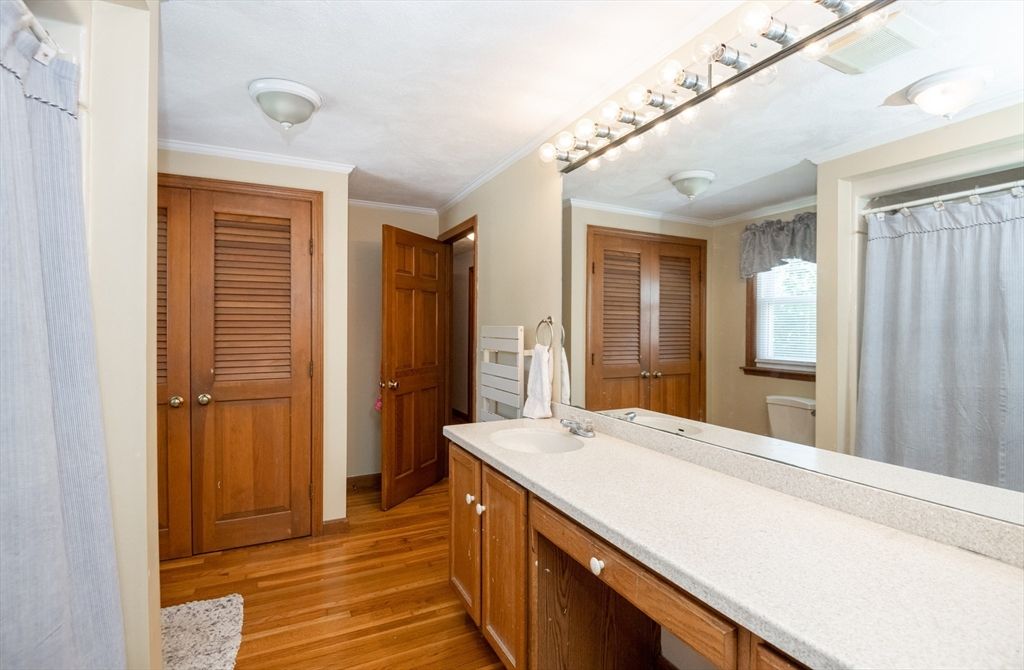 Bathroom, Dual Sink Vanities, Interior, Wood Texture Flooring