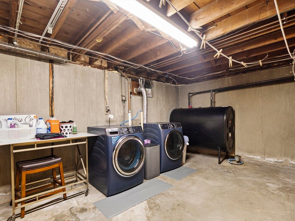 Interior, Washer, Wooden Beams