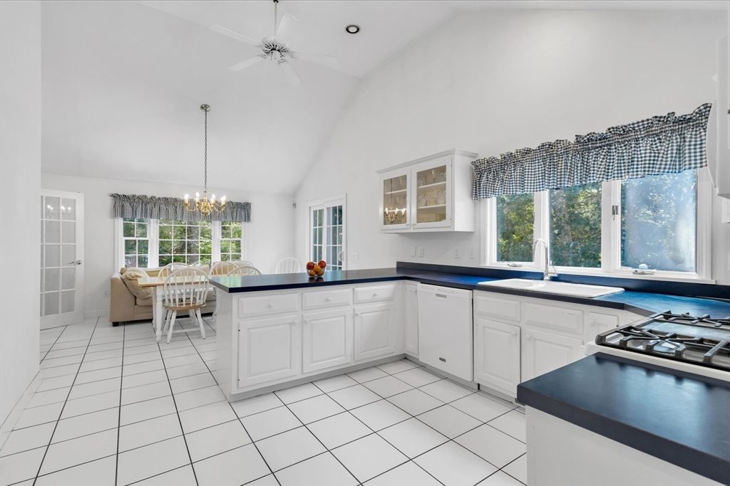 Chandelier, Dining room, Interior, Kitchen, Recessed Lighting