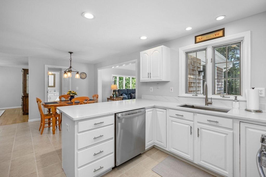 Dining room, Interior, Kitchen, Pendant Lights, Recessed Lighting