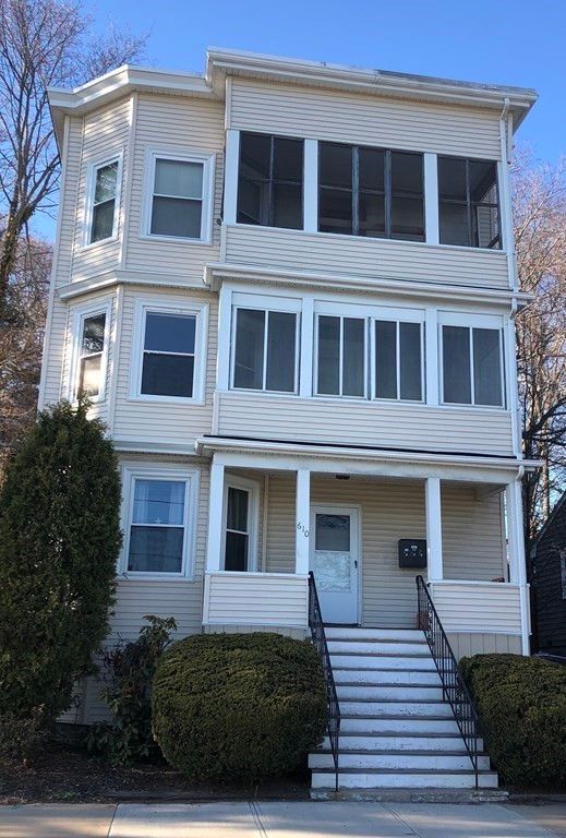 Exterior, Facade, Rowhouse