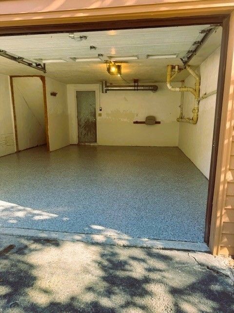 Garage, Interior