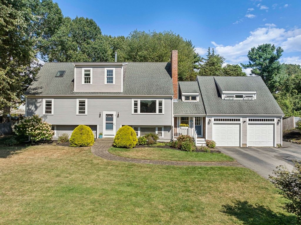 Attached, Exterior, Facade, Cape Cod