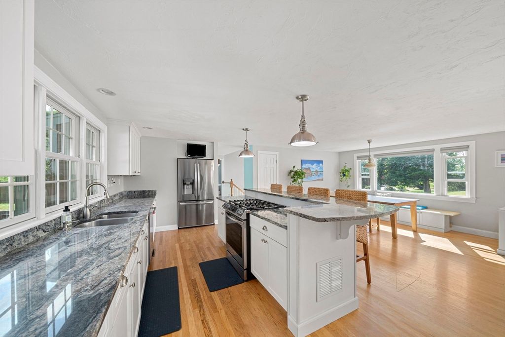 Dining room, Interior, Kitchen, Pendant Lights, Wood Texture Flooring
