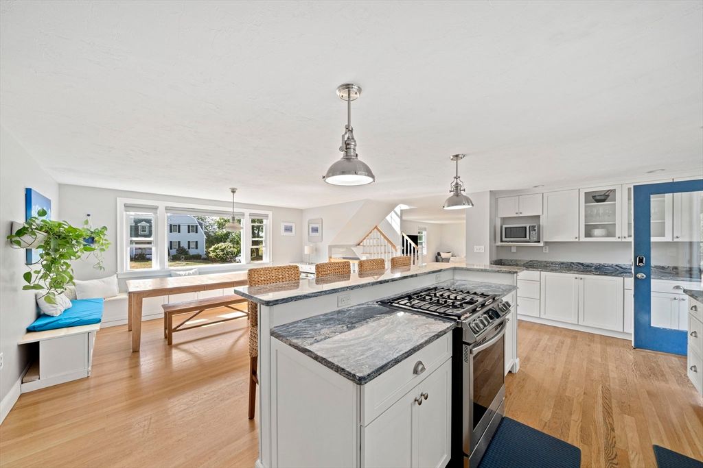 Dining room, Interior, Kitchen, Pendant Lights, Wood Texture Flooring