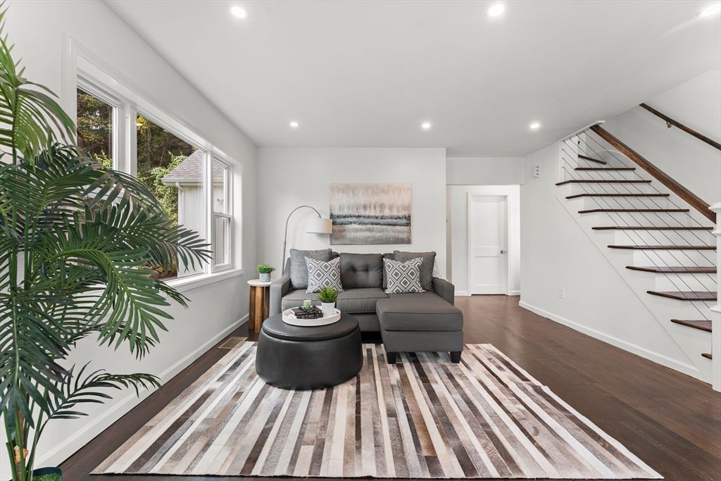 Interior, Living room, Recessed Lighting, Wood Texture Flooring