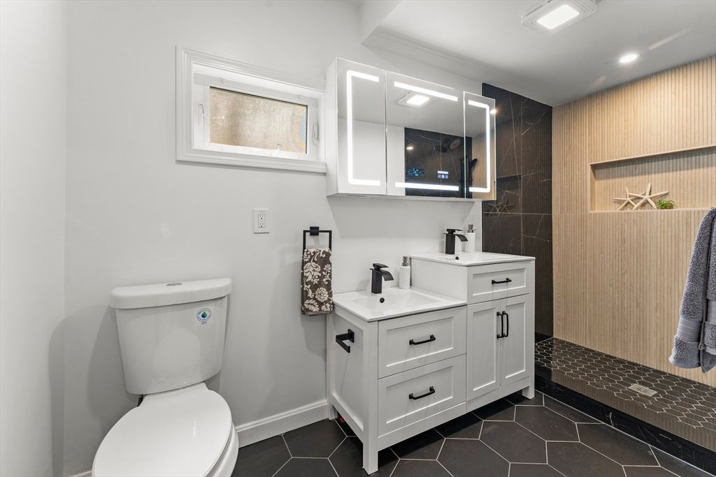 Bathroom, Interior, Recessed Lighting