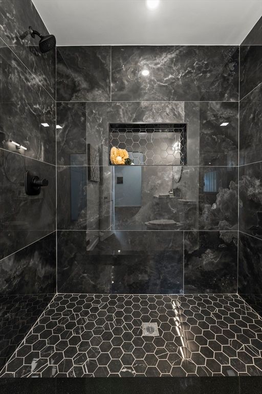 Bathroom, Interior, Recessed Lighting