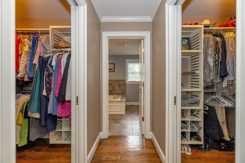 Interior, Walk-in Closets, Wood Texture Flooring
