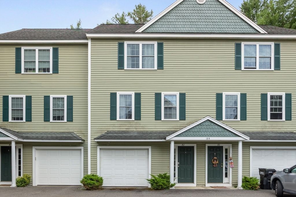 Attached, Exterior, Facade, Rowhouse