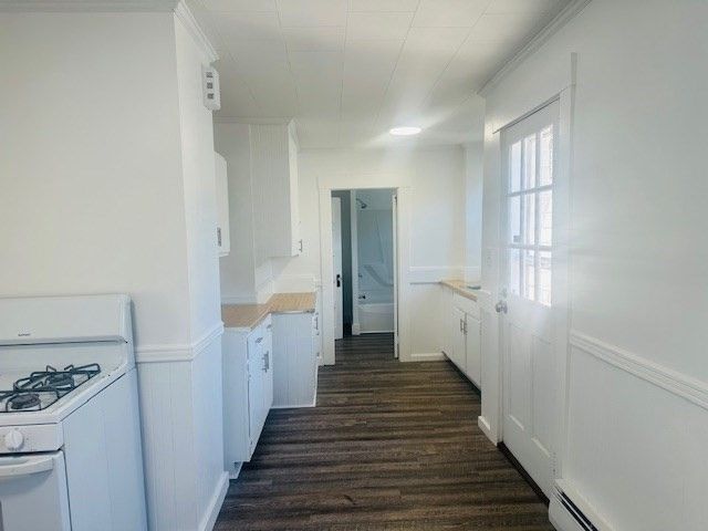 Interior, Kitchen, Recessed Lighting, Washer, Wood Texture Flooring