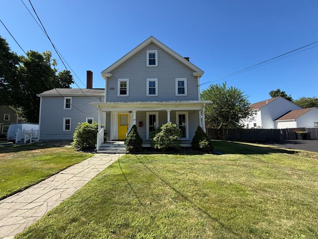 Exterior, Facade, Farmhouse