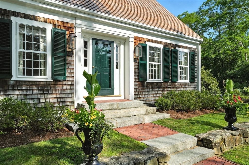 Exterior, Facade, None