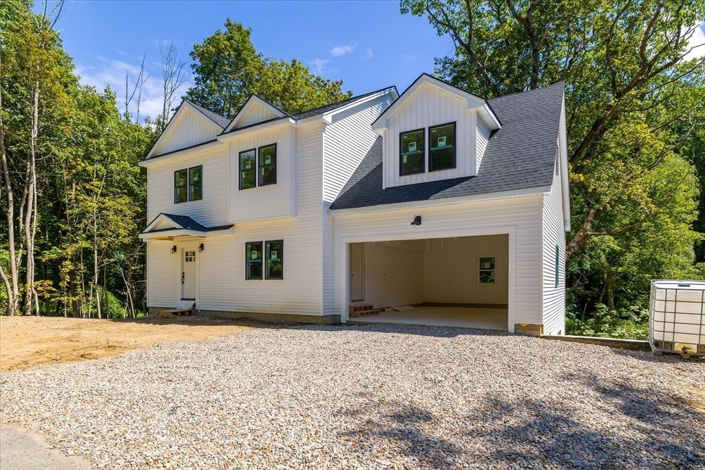 Attached, Exterior, Facade, Farmhouse