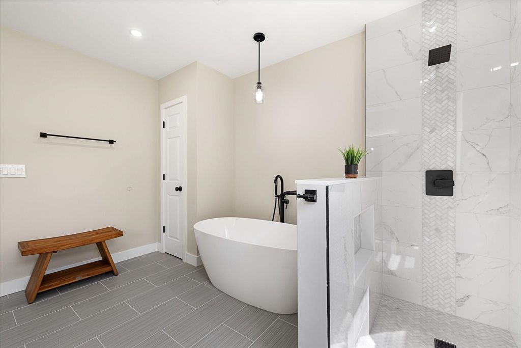Bathroom, Free Standing Baths, Interior, Marble Walls, Pendant Lights, Recessed Lighting