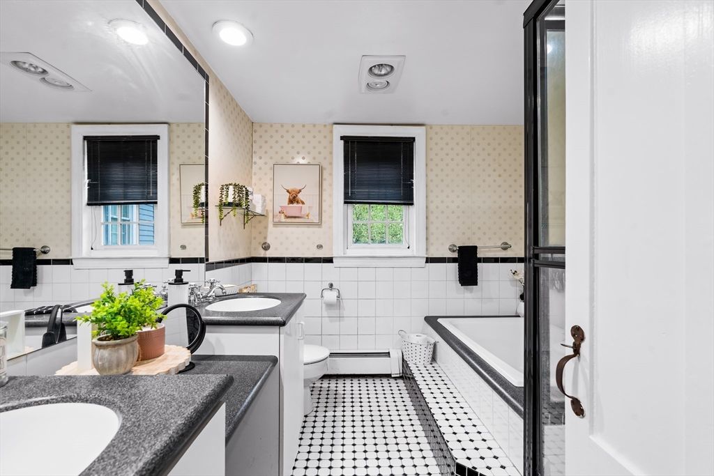 Bathroom, Dual Sink Vanities, Interior, Recessed Lighting