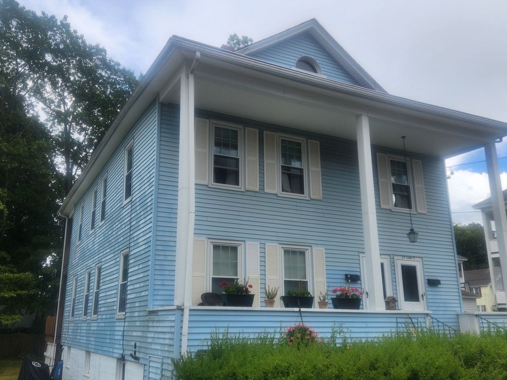 Exterior, Facade, Rowhouse
