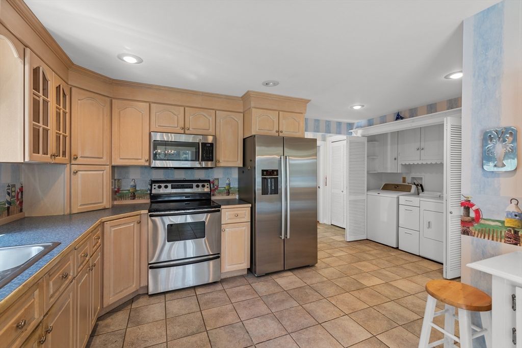 Interior, Kitchen, Recessed Lighting, Stainless Steel Appliances, Washer