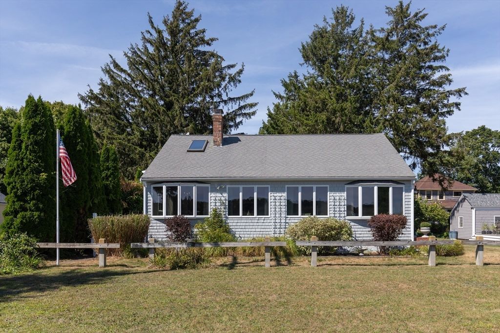 Exterior, Facade, Cape Cod