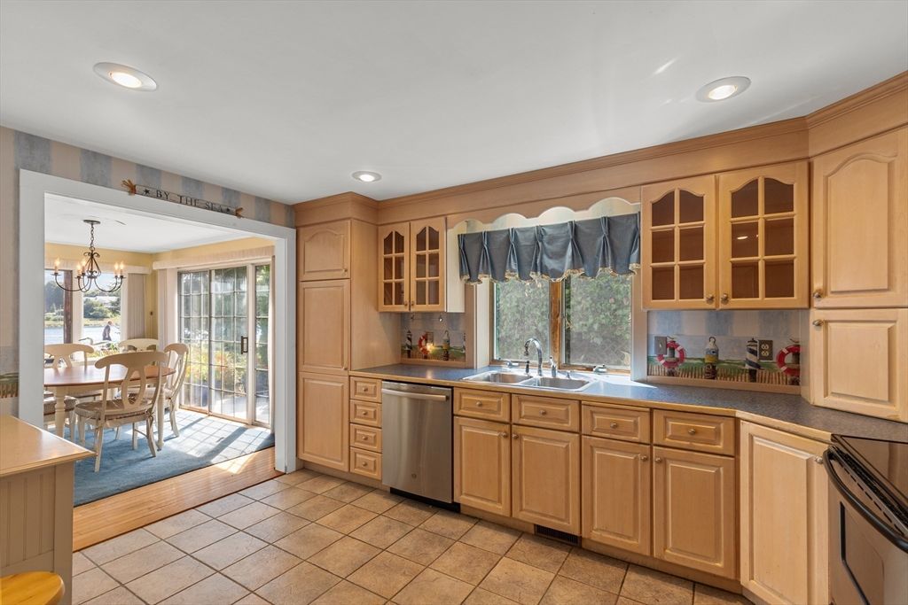 Chandelier, Dining room, Interior, Kitchen, Recessed Lighting