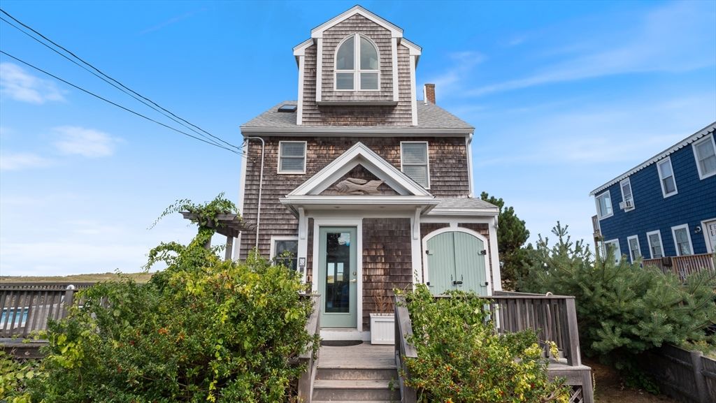 Exterior, Facade, Queen Anne Victorian