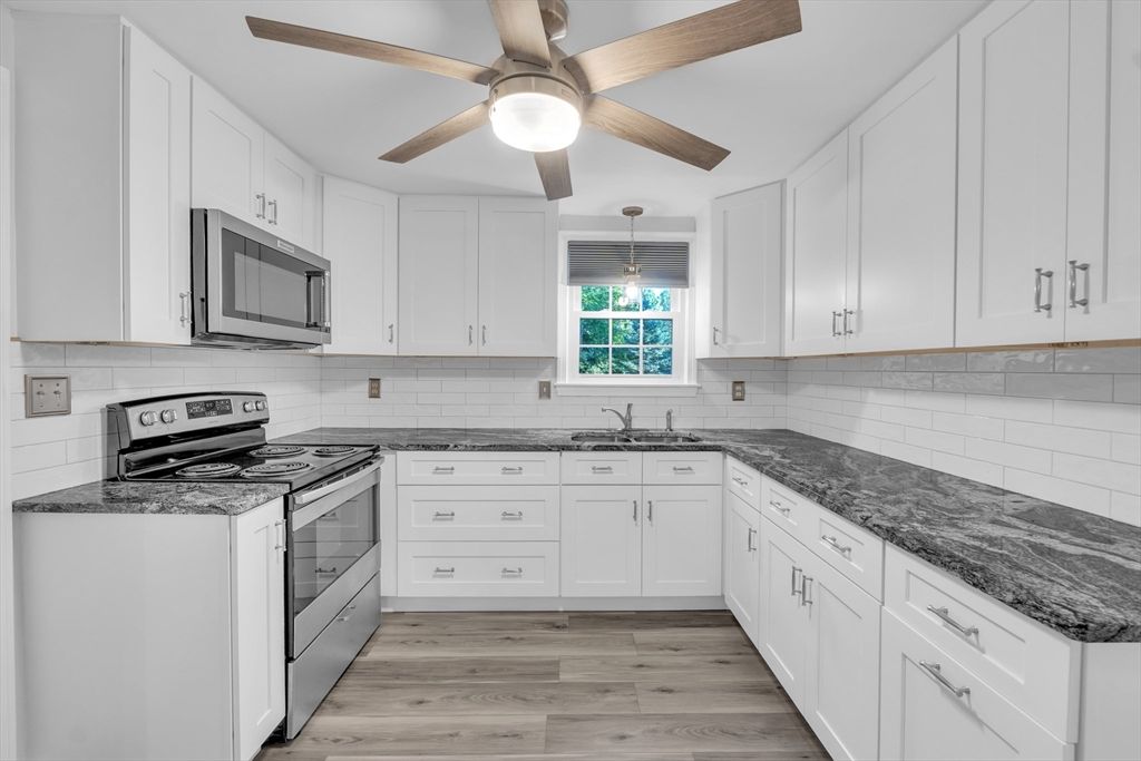 Interior, Kitchen, Pendant Lights, Wood Texture Flooring