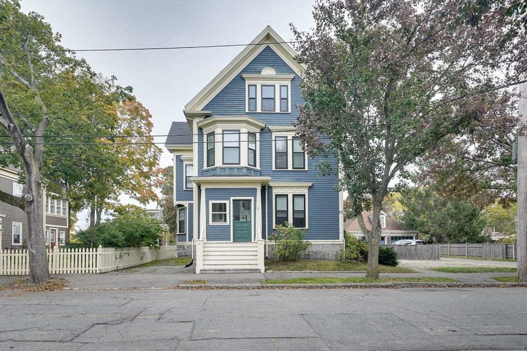 Exterior, Facade, Queen Anne Victorian
