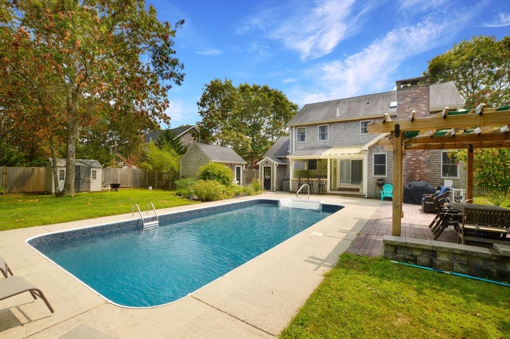 Exterior, Pool