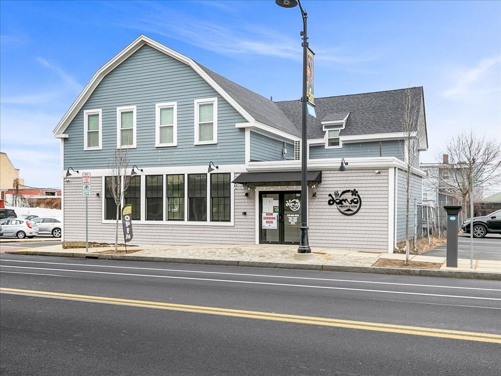 Exterior, Facade, Queen Anne Victorian