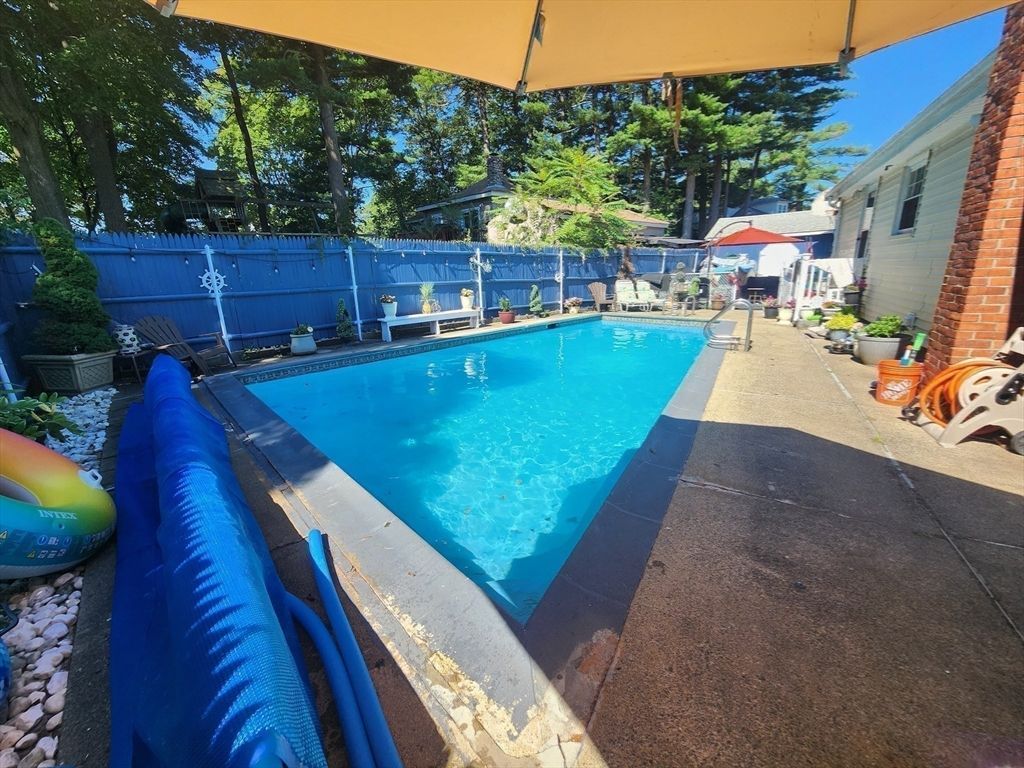 Exterior, Pool