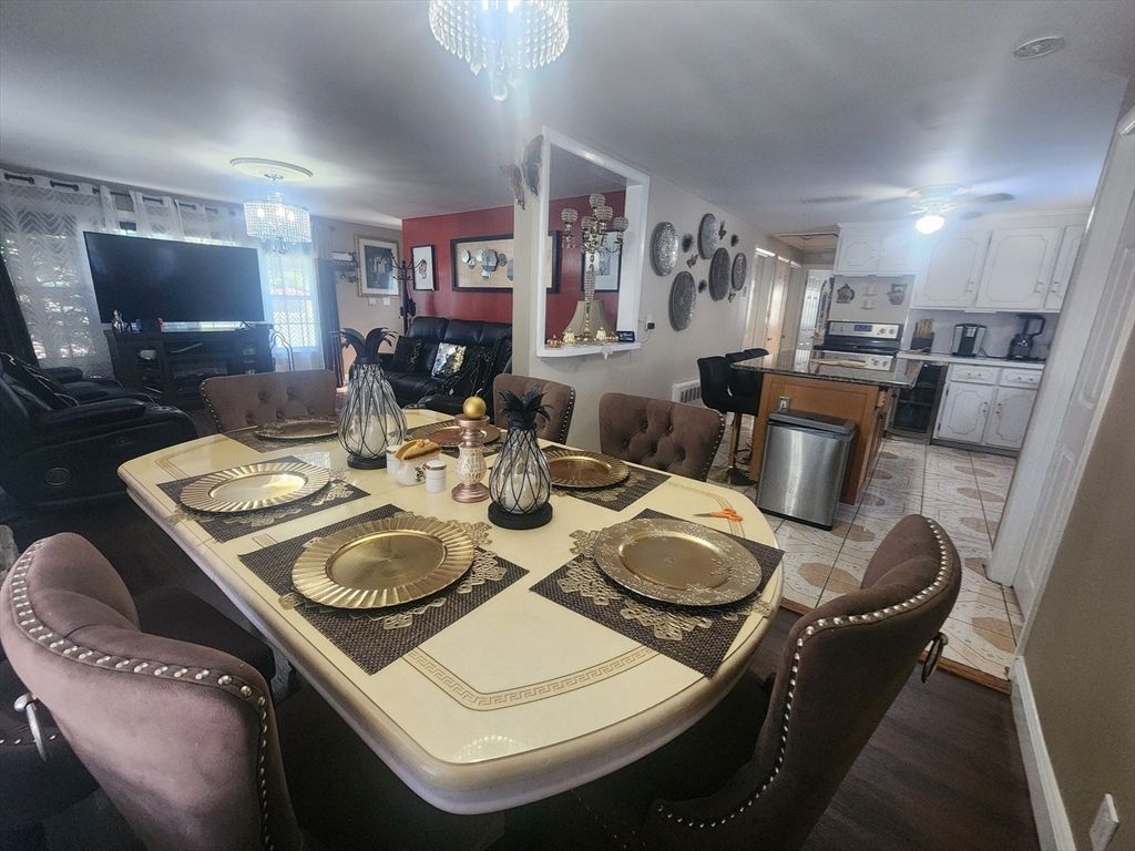 Chandelier, Dining room, Interior, Kitchen, Living room